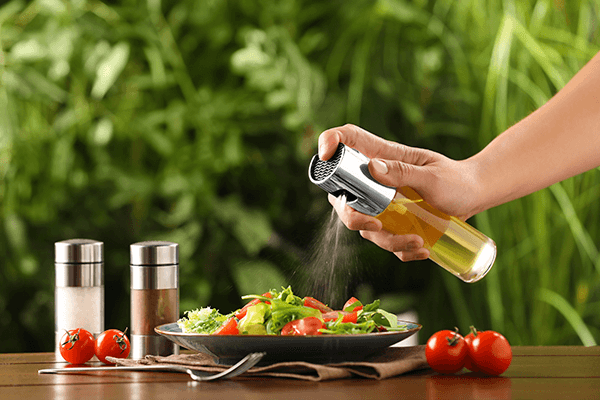 スプレー式オリーブオイルとボトル式オリーブオイルの違いについて